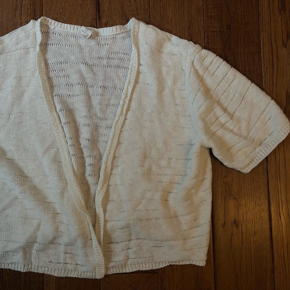 <3 white cropped short sleeve cardigan <3